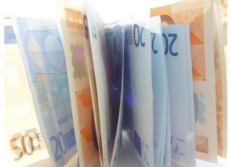 Sieviete uztic krāpniekam bankas datus, kas izņēmis vairākus ātros kredītus