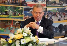 Tiesa neatļauj Lembergam pildīt Ventspils mēra amata pienākumus