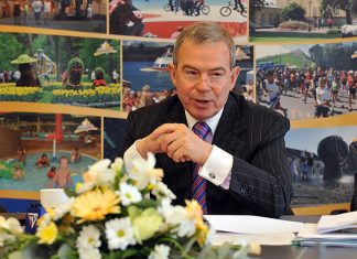 Tiesa neatļauj Lembergam pildīt Ventspils mēra amata pienākumus