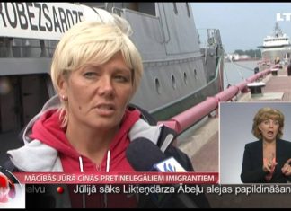 VIDEO: Mācībās jūrā pie Ventspils cīnās pret nelegālajiem imigrantiem