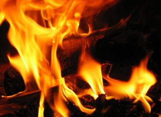 Ugunsgrēkā Tārgales pagastā sadeguši trīs vīrieši