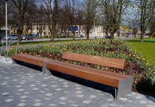 Lielajā laukumā 15 jauni soliņi