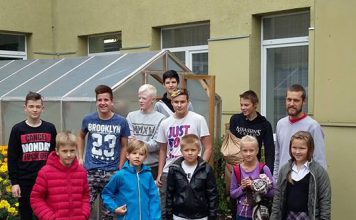 Zīļu vākšanas sacensībās 1.pamatskolā salasa 520 kg zīļu