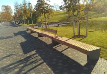 Lielajā laukumā uzstāda 15 jaunus soliņus