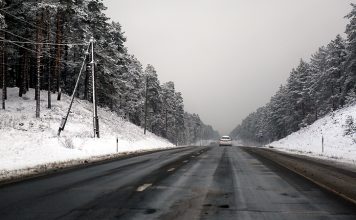 Šorīt apgrūtināta braukšana arī uz Ventspils šosejas