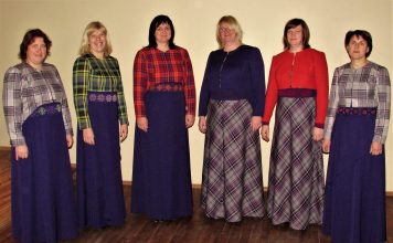 Palūko, kādi ansamblim Maģie suiti jauni skatuves tērpi!