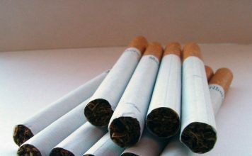 Aiztur sievieti par nemarķētu cigarešu glabāšanu