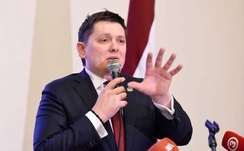 Kaimiņš: Lembergs tērē ventspilnieku naudu sevis slavināšanai