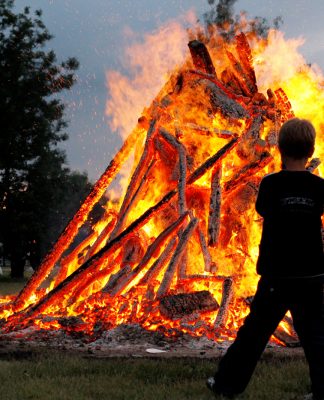 Vasaras saulgriežus arī šogad sagaidīs Jūrkalnes Ugunspļavā
