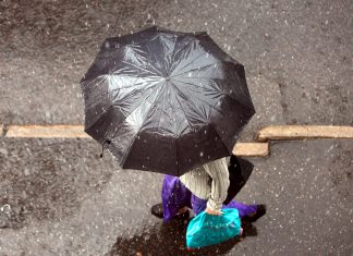 Šonedēļ līs mazāk, taču kļūs vēsāks un būs vējaināks