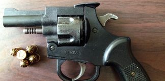 Divu ventspilnieku mājās konfiscē marihuānu, ieroci un cigaretes