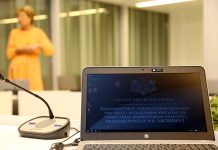 “Oligarhu lietas” parlamentārajā izmeklēšanā domstarpības risina ar “paceltām” balsīm