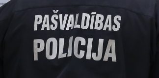 Pie doktorāta piekauj jaunu sievieti, nozog somiņu un aizbēg