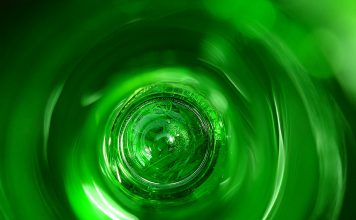 Dzērumā izkrīt pa logu