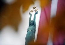 Latvija svin 99.jubileju