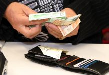 No likuma izslēdz normu ik mēnesi publiskot amatpersonu algas