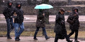 Diena mākoņaina, brīžiem līs un slapjš sniegs