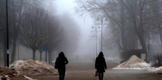 Piektdiena būs tumša un miglaina, bieži īslaicīgi līs