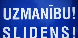 Lietus un atkala padara braukšanu pa autoceļiem Ventspils pusē īpaši sarežģītu