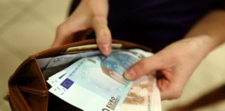 Latvijā strādājošo skaits sasniedz 64,5%. Algu līdz 450 eiro saņem 30,5% strādājošo