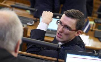 LRA: “Oligarhu sarunu” publiskošanu Saeimas komisija vēlas paslaucīt “zem tepiķa”