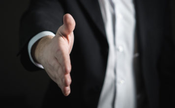 Pieaug gadījumu skaits, kad solītās algas vietā darba devējs maksā mazāk