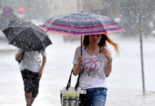 Sestdien iespējams neliels lietus, svētdien visu dienu gaidāmi intensīvi nokrišņi