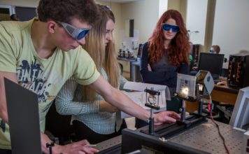 Dome izveidojusi stipendiju par izcilību IKT jomā