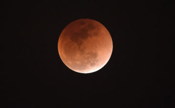 Šovakar būs novērojams krāšņs pilns Mēness aptumsums