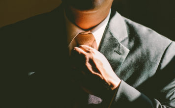 Katrs desmitais darbā saņēmis aizrādījumu par neatbilstošu ģērbšanās stilu