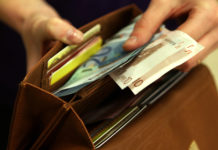 UZZIŅA: Latvijā algas pārsniegušas 1000 eiro robežu. Kur nopelna visvairāk?