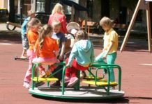 Mazajiem ventspilniekiem lieli prieki: atklāj modernizēto Bērnu pilsētiņu