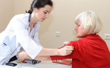 Tiesībsargs: Veselības aprūpes finansēšanas likums ir totāls brāķis