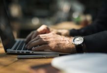 Nosaka stingrākas prasības preču tirgošanai un pakalpojumiem internetā