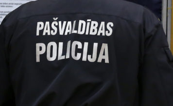 Par spīti atklātiem rupjiem pārkāpumiem, Valsts policijas goda zīme tiek arī Ventspils pašvaldības policijas šefam