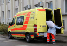 Saeima rosina uzdot valdībai rast finansējumu mediķu algu celšanai