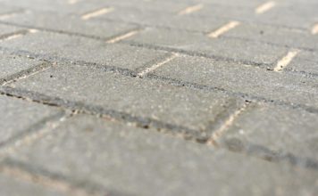 Piešķir līdzfinansējumu pagalma labiekārtojuma projektam Peldu ielā