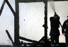 Staldzenē paaugstinātas bīstamības ugunsgrēkā nodegusi dzīvojamā ēka