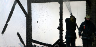 Staldzenē paaugstinātas bīstamības ugunsgrēkā nodegusi dzīvojamā ēka