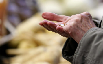Nabadzības riskam Latvijā pakļauti 23,3% iedzīvotāju; skaits arvien pieaug