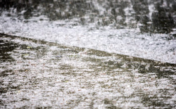 Slapjš sniegs, stiprs lietus un brāzmains vējš – tāda piektdiena būs Ventspilī