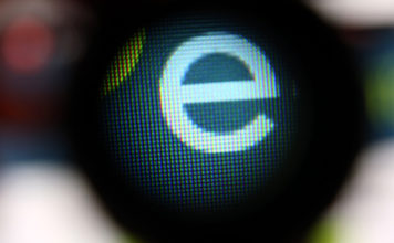 Veselības pakalpojumus sociāli apdrošinātajiem un neapdrošinātajiem sāks dalīt vien pēc mēneša