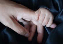 Paternitātes pabalstu turpmāk varēs saņemt plašāks adoptētāju loks