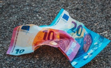“Aplokšņu algu” apjoms joprojām dramatisks – nodokļos zaudēti 1,07 mljrd. eiro