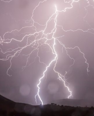 Ceturtdiena gaidāma tveicīga, pēcpusdienā gaidāms spēcīgs pērkona negaiss