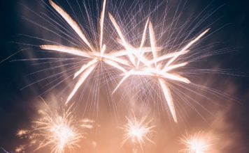 Domē cer, ka vērienīgā un dārgā uguņošana vēja dēļ nebūs jāatceļ