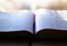 Restaurēs Landzes – Užavas baznīcu grāmatas, mazbānītim būs jauns pasažieru vagons