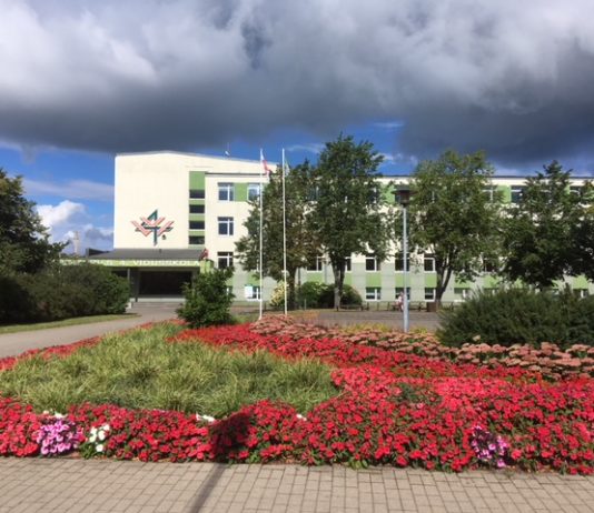 Jaunais mācību gads sākas ar svinībām pilsētas skolās