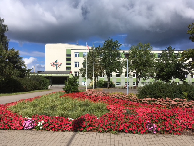 Jaunais mācību gads sākas ar svinībām pilsētas skolās