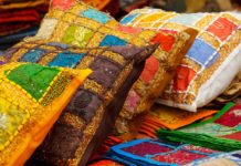 Spilvenos iešūtās Ziedoņa pasakas